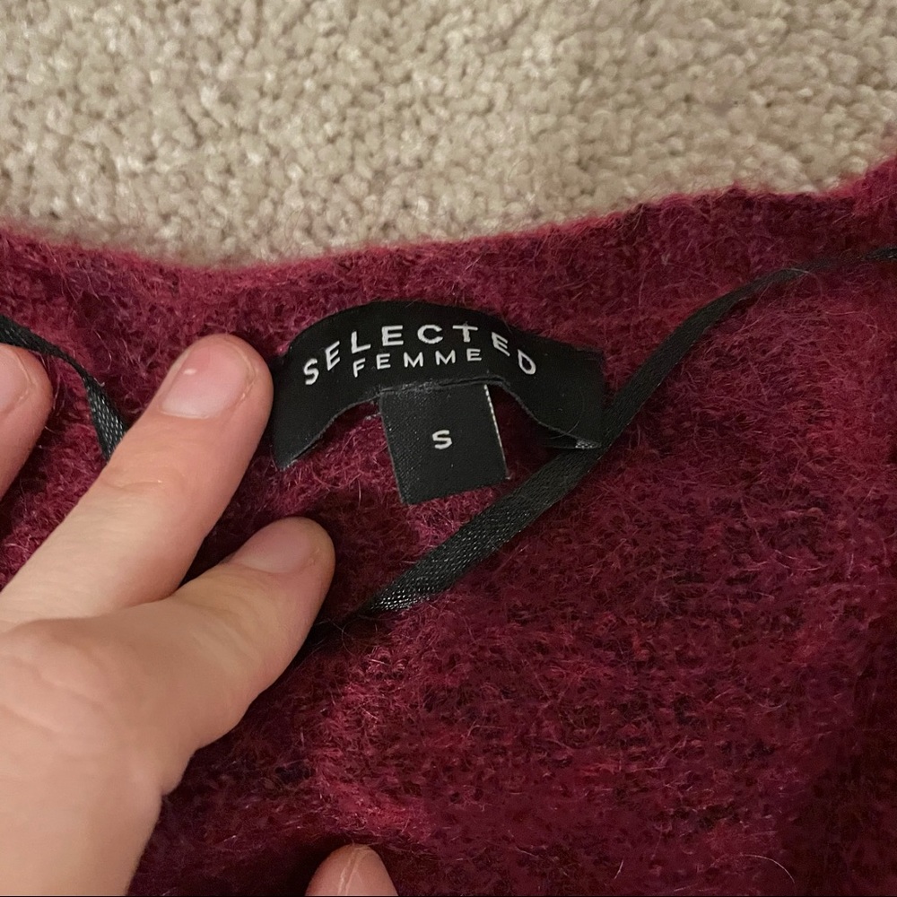 Maroon sweater (S but more like a Medium)